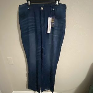 **NEW ** Cowgirl Tuff Trouser Jeans